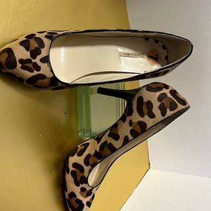 Ladies leopard scan high heel pumps